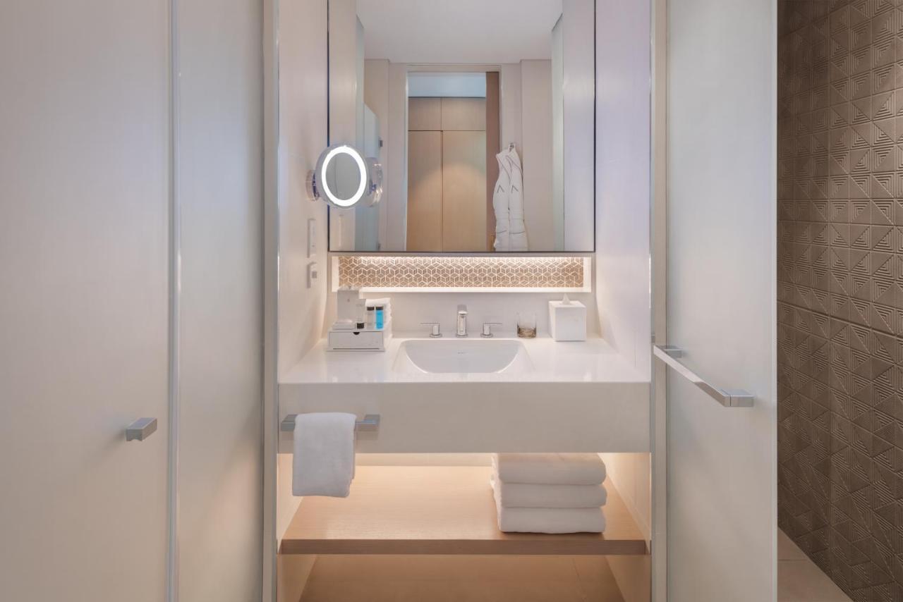Palace Beach Resort Fujairah Eksteriør bilde Bathroom