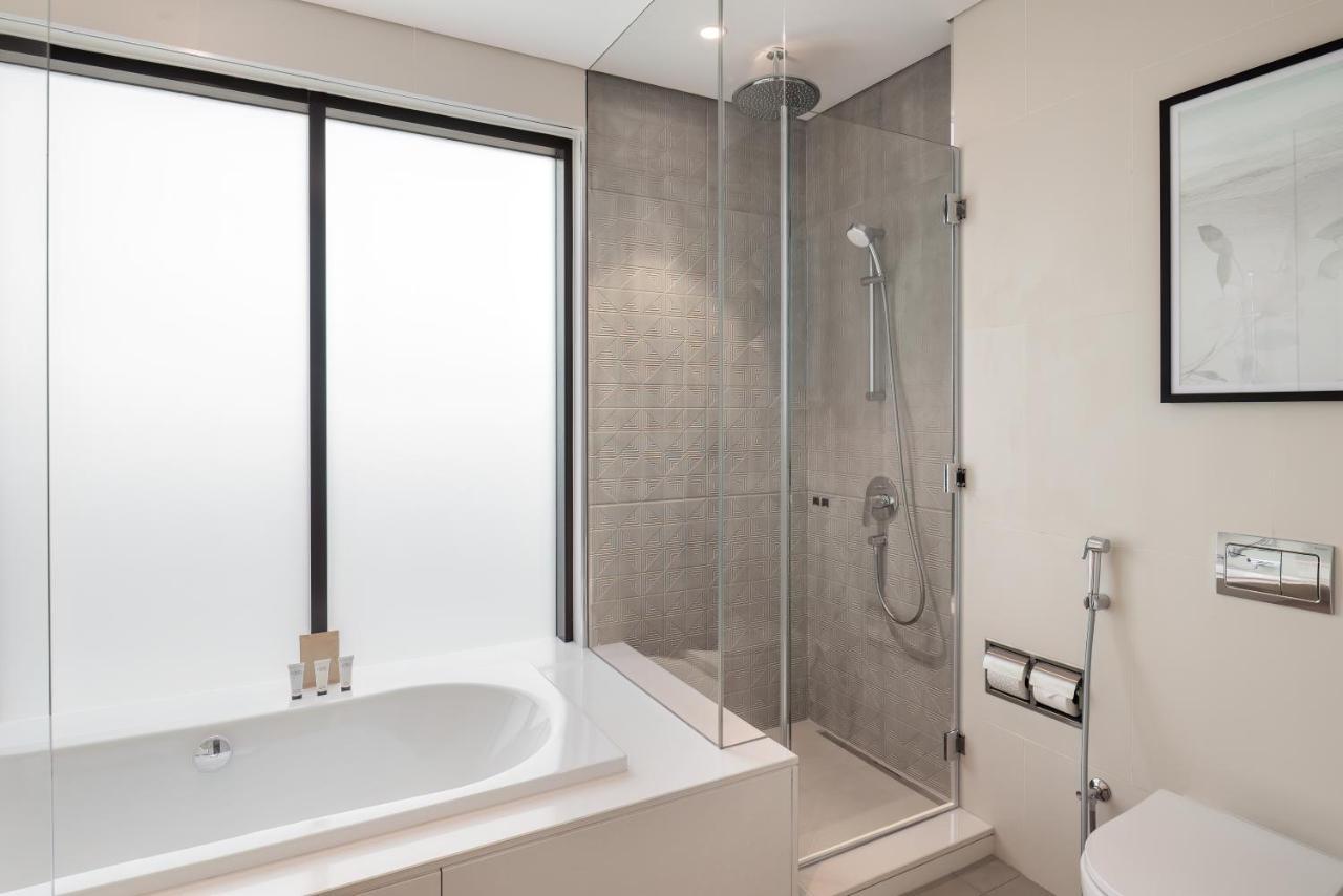 Palace Beach Resort Fujairah Eksteriør bilde A shower enclosure