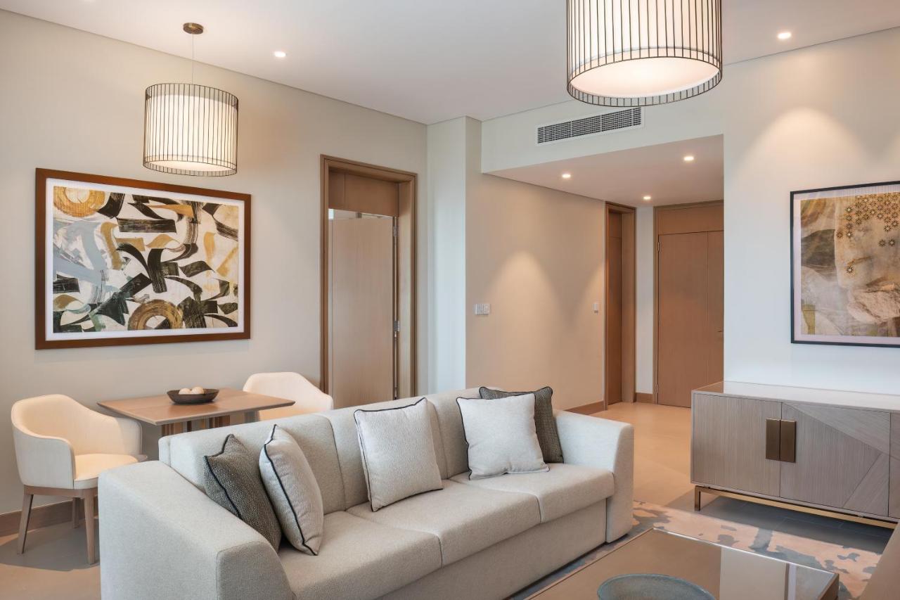 Palace Beach Resort Fujairah Eksteriør bilde A living room at the Ritz-Carlton, DIFC